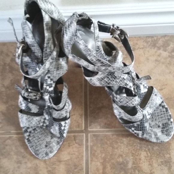 FRANCO Sarto | Leather Snake Skin Pattern Heels - Picture 5 of 7